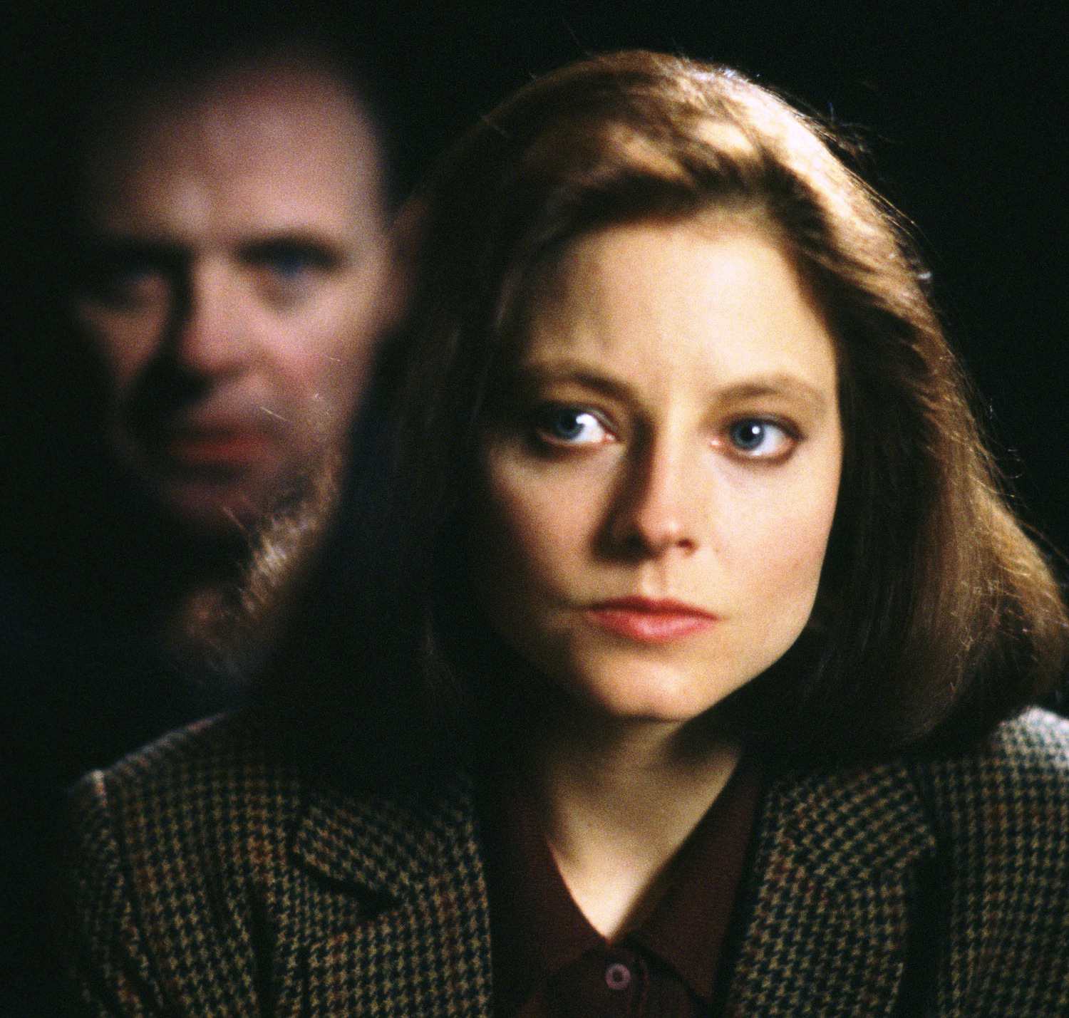 安东尼·霍普金斯和朱迪·福斯特在“沉默的羔羊”。