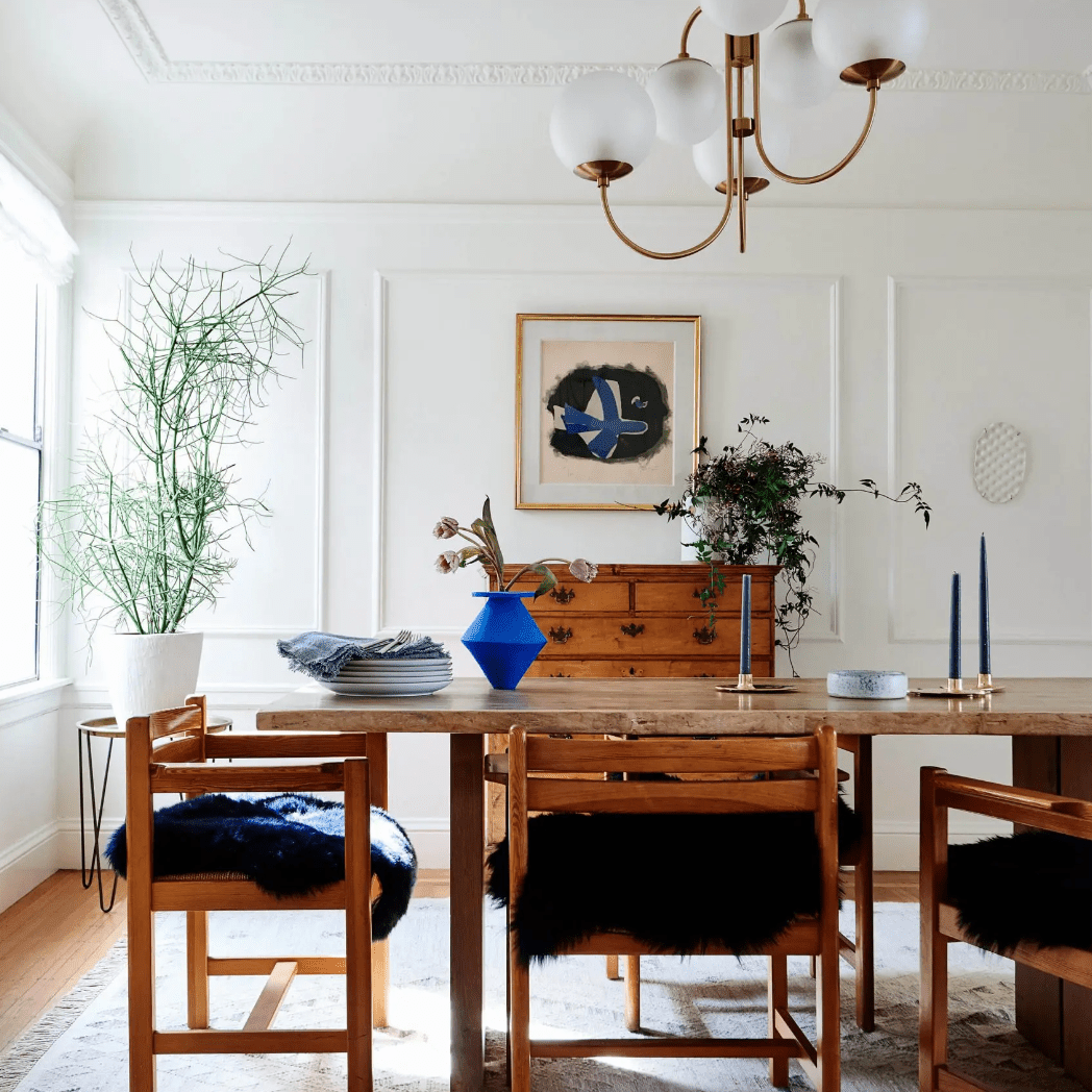 一个带有几个靛蓝口音的餐厅