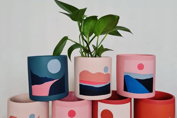 绘了赤土陶器罐。