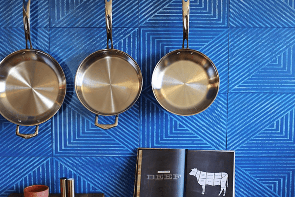 如何清洗挂在厨房里烧焦的锅碗瓢盆