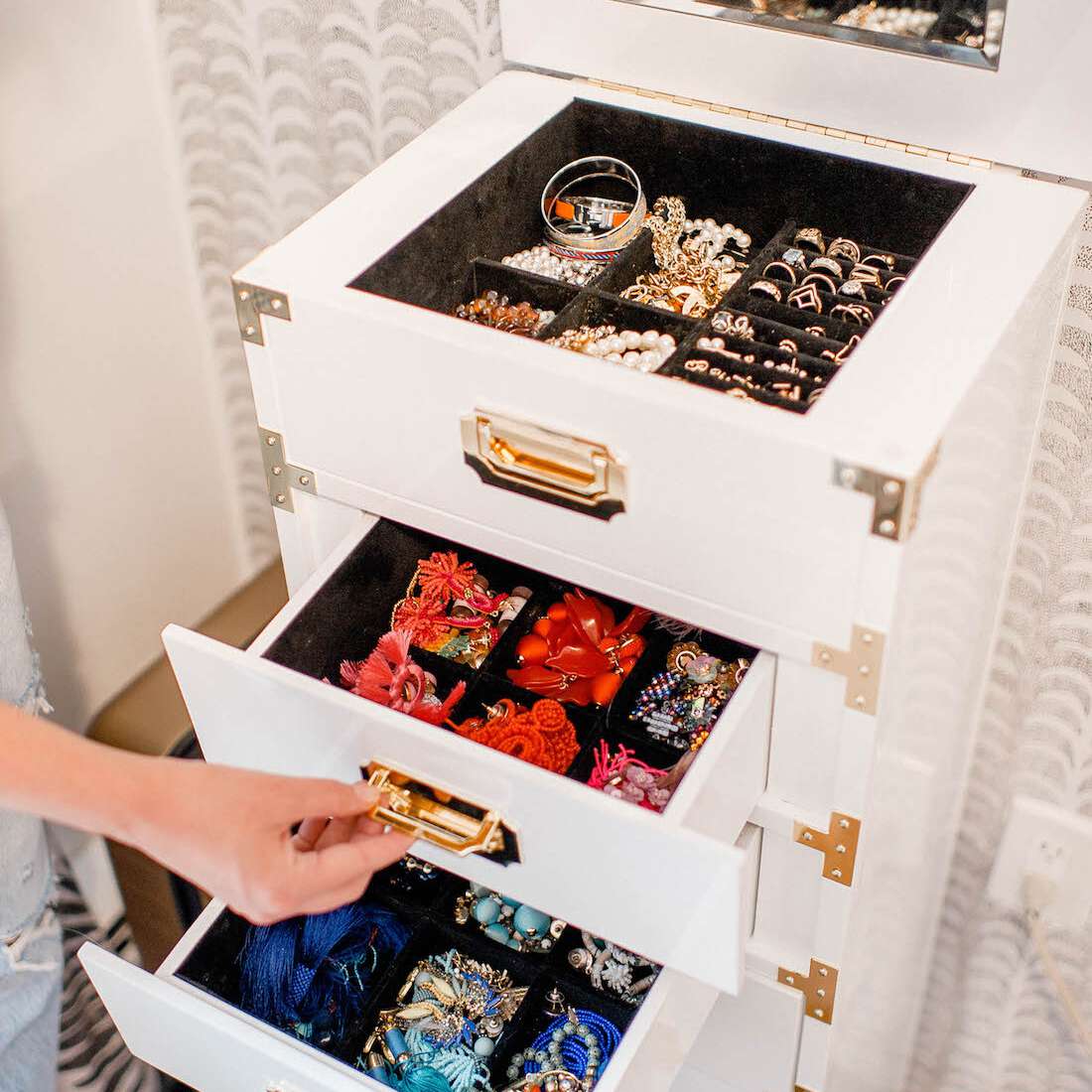 大型堆叠珠宝组织者。