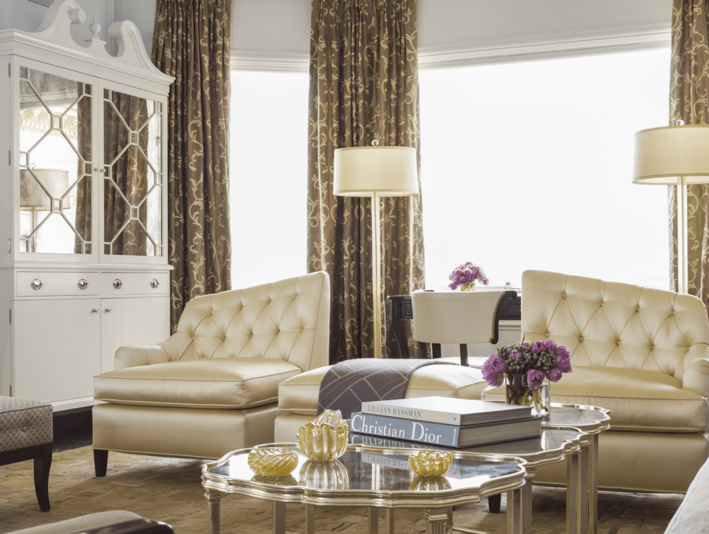 晕倒沙发现代。