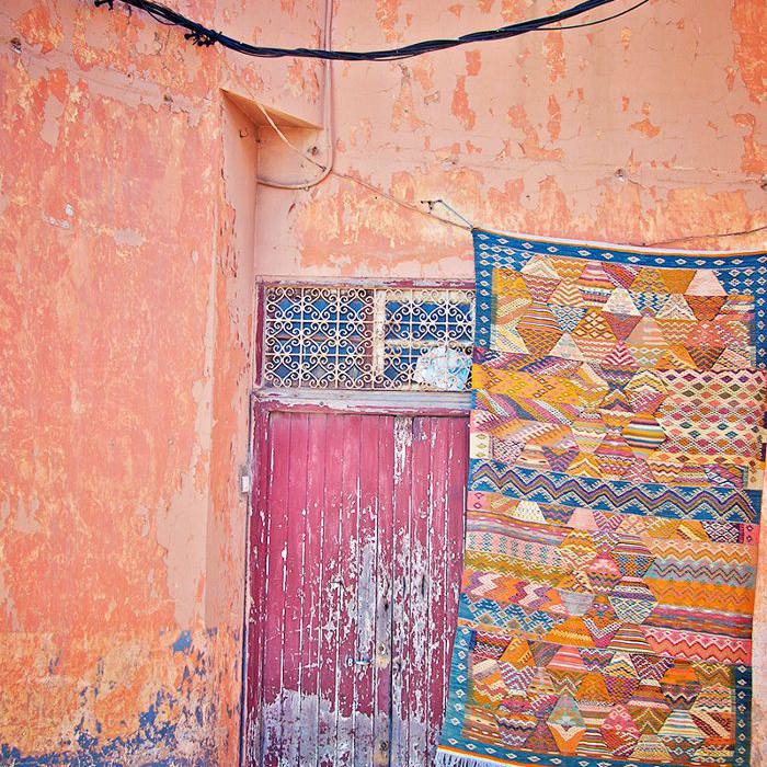 五颜六色的地毯挂反对心疼，多彩建筑