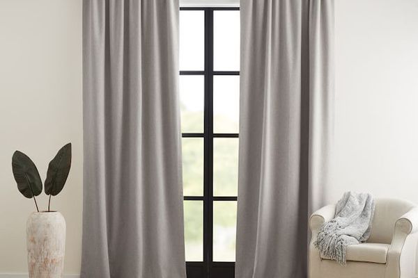 和平与安静的降噪减少停电窗帘