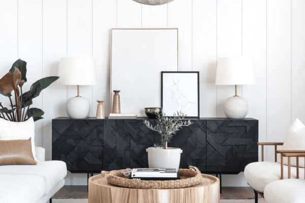 一种客厅的桌子，上面有一个可移动的存储托盘