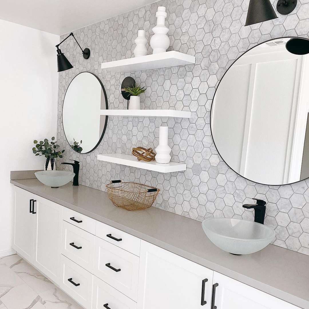 浴室配有超长的虚荣心