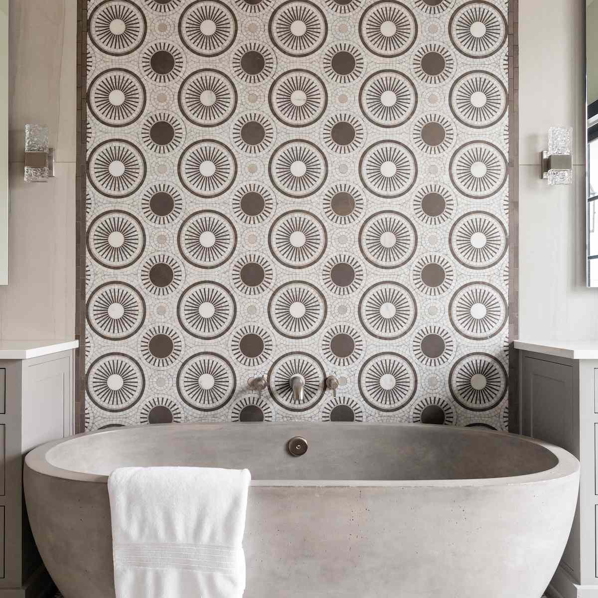 带复古图案的浴室