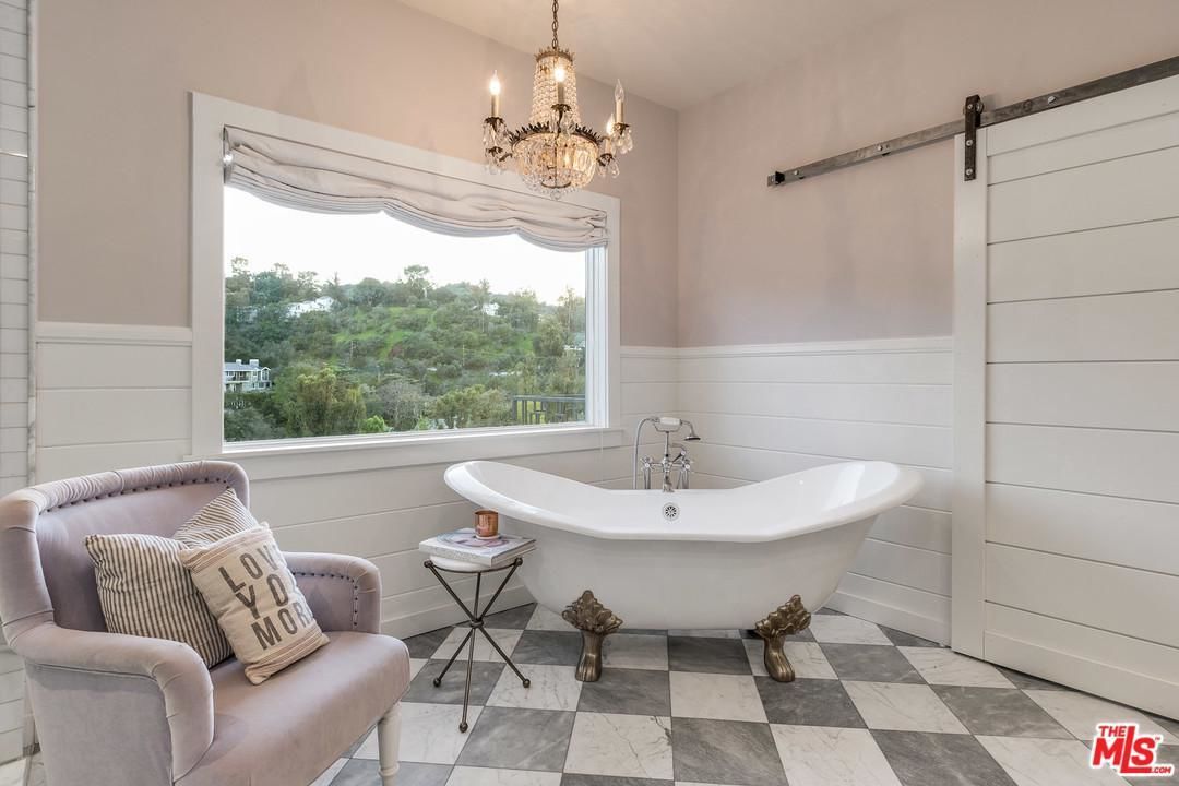 露西·黑尔Studio City的主页