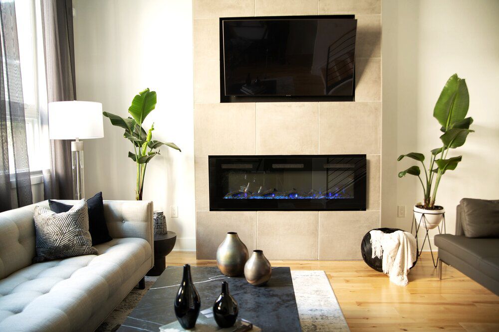 现代壁炉在起居室