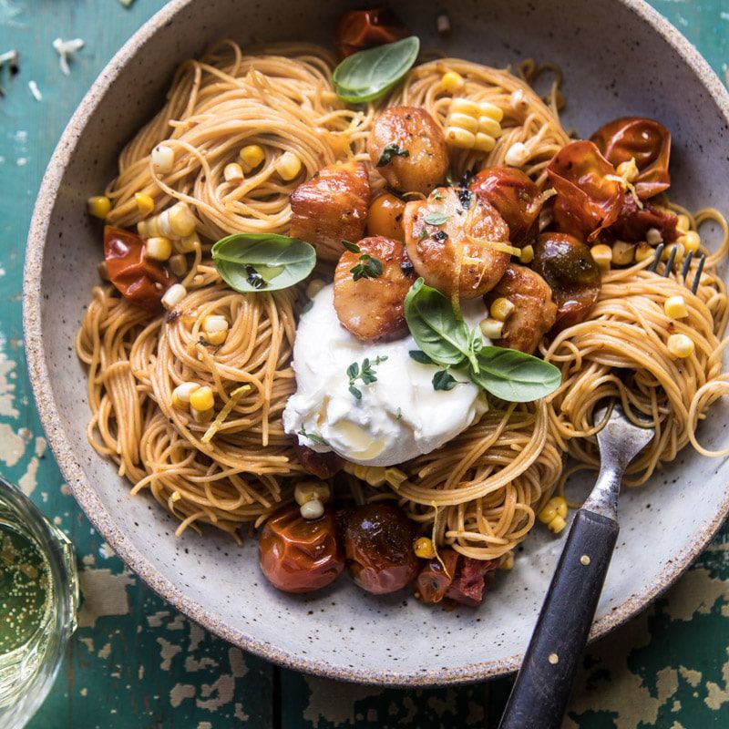 扇贝和番茄罗勒意大利面