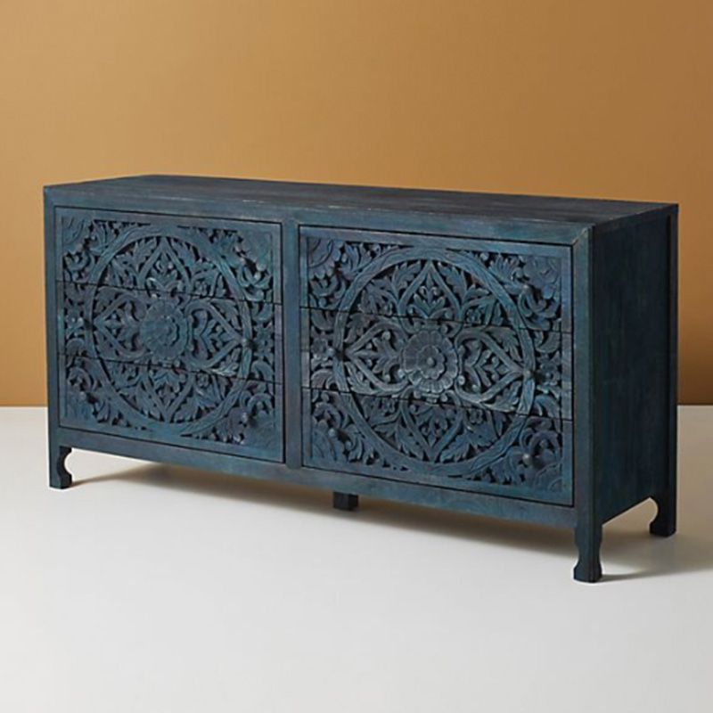 蓝色木雕梳妆台。