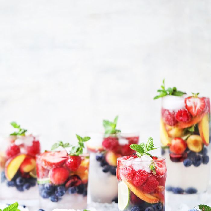 彩虹椰汁，夏日不含酒精饮料