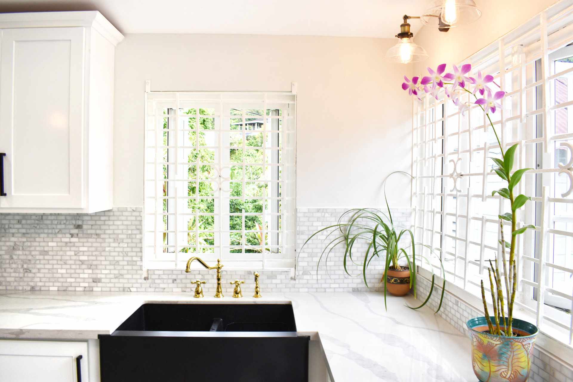 灰色的背板瓷砖