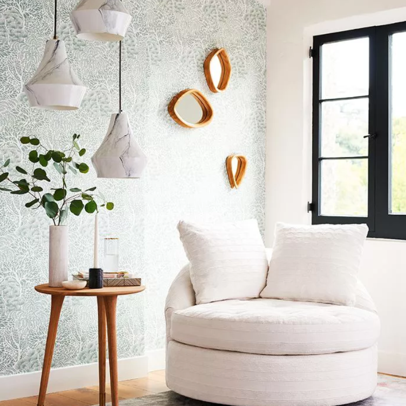 在房间的角落圆椅茶几小插曲