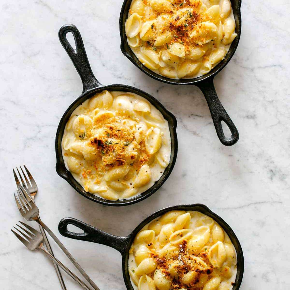 奶油煎锅通心粉和奶酪