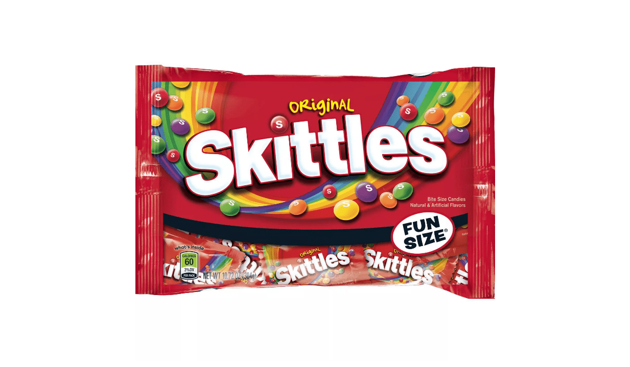 一个有趣的大小袋的原始Skittles在单独的包。