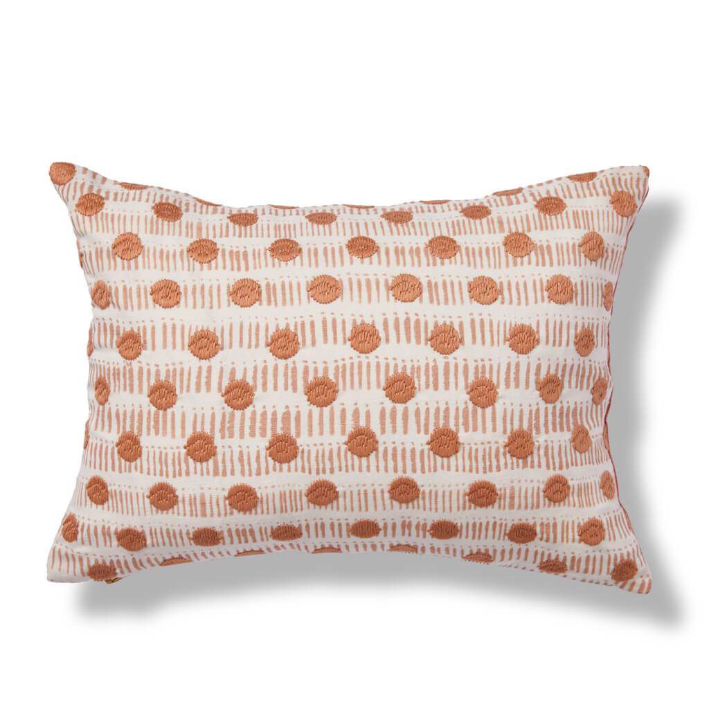 在腮红/橘丽贝卡·阿特伍德点点划线枕头”class=