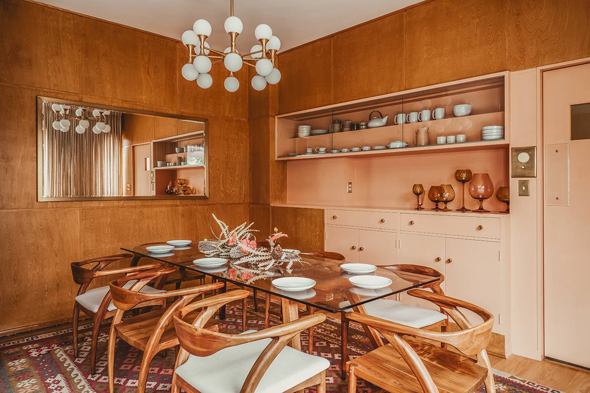 世纪中期的餐厅-加州的家