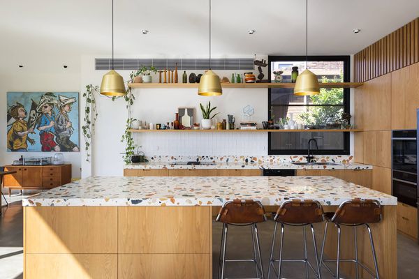 水磨石厨房台面和岛具。