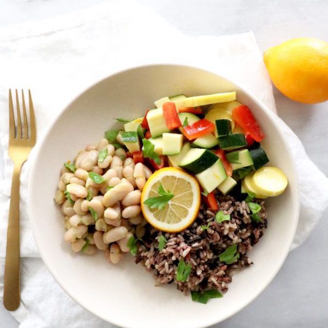 最佳蔬菜食谱，健康的食品杂货店女孩