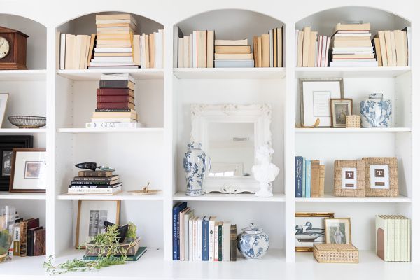 美丽风格的书架。