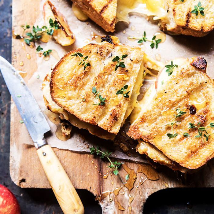 健康的烤奶酪三明治