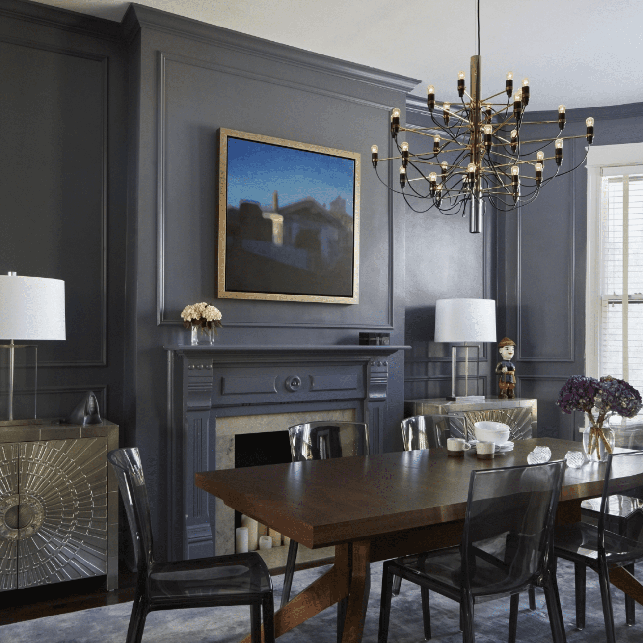 深灰色餐厅
