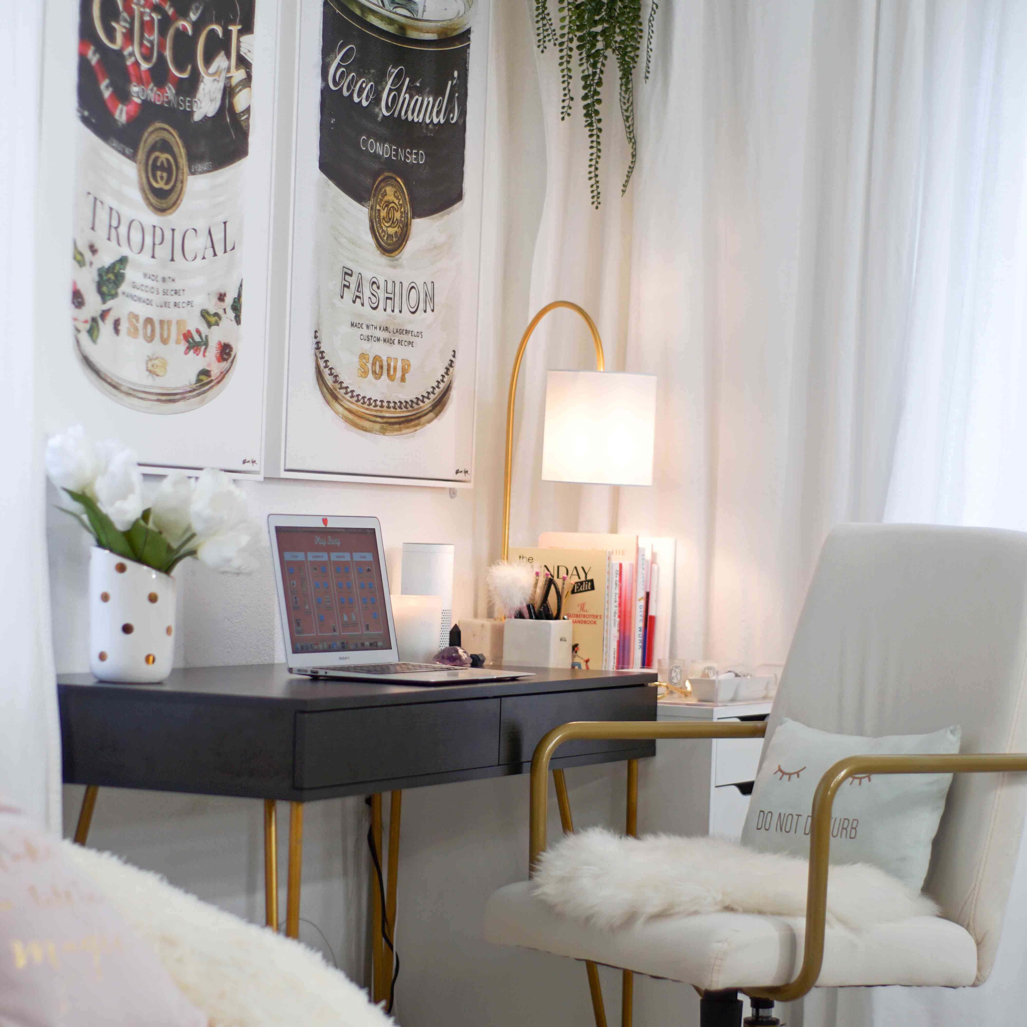 华丽的房间时尚桌