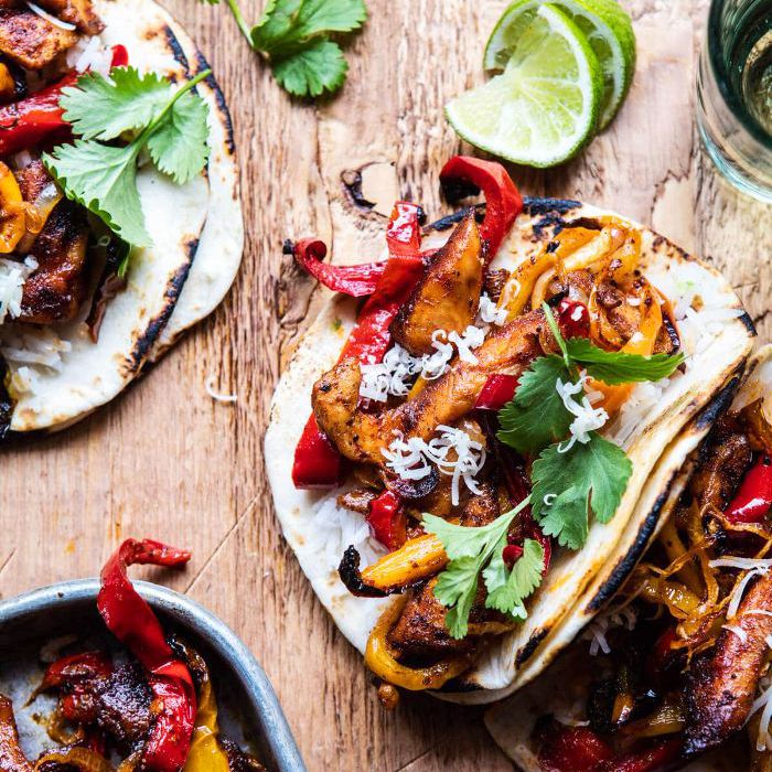 烤盘poblano鸡肉卷饼