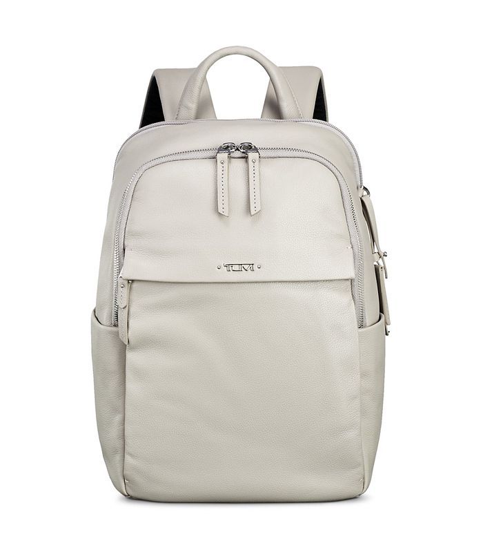 旅行者丹妮拉的小背包