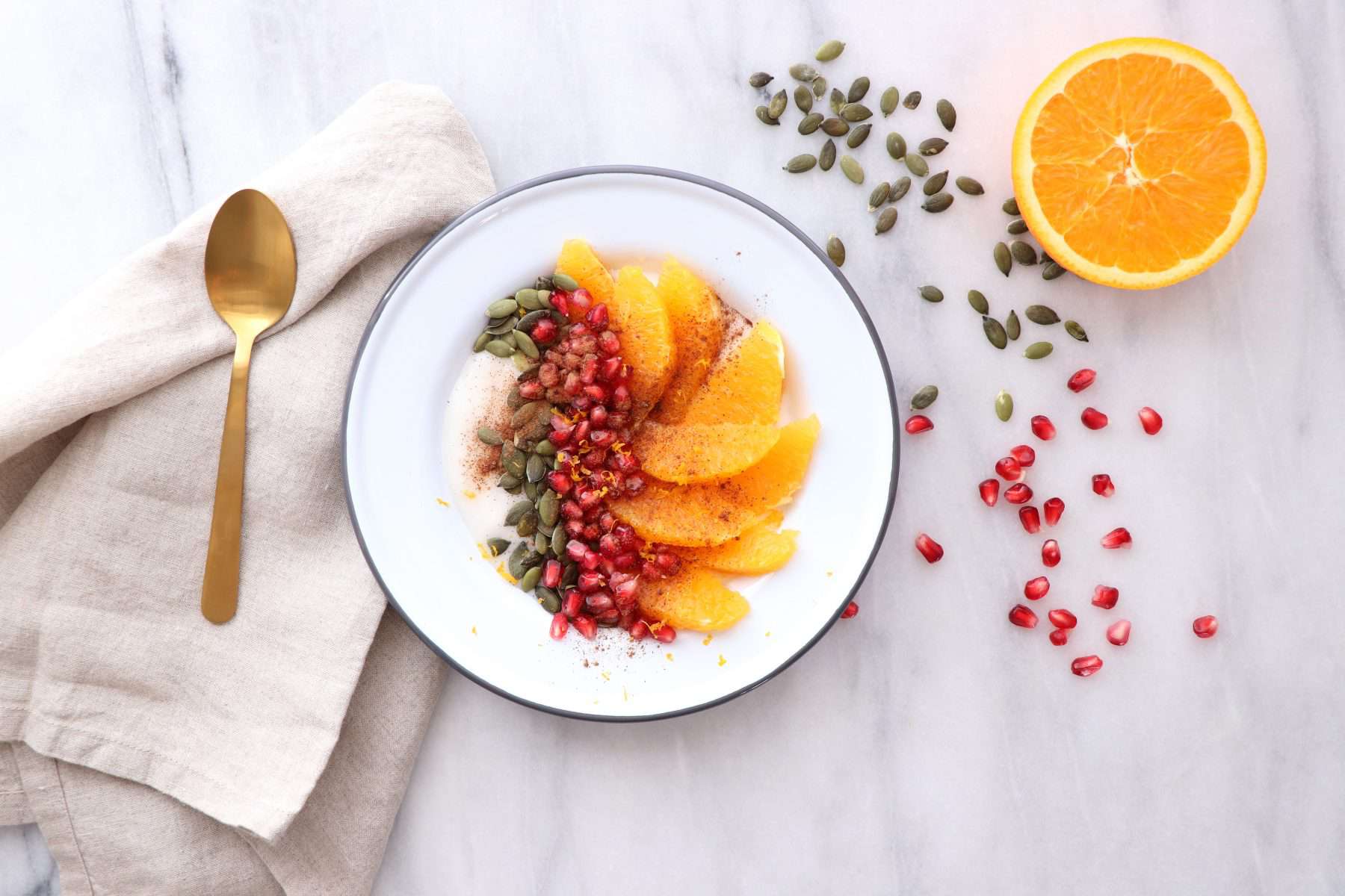 柑橘类水果酸奶杯