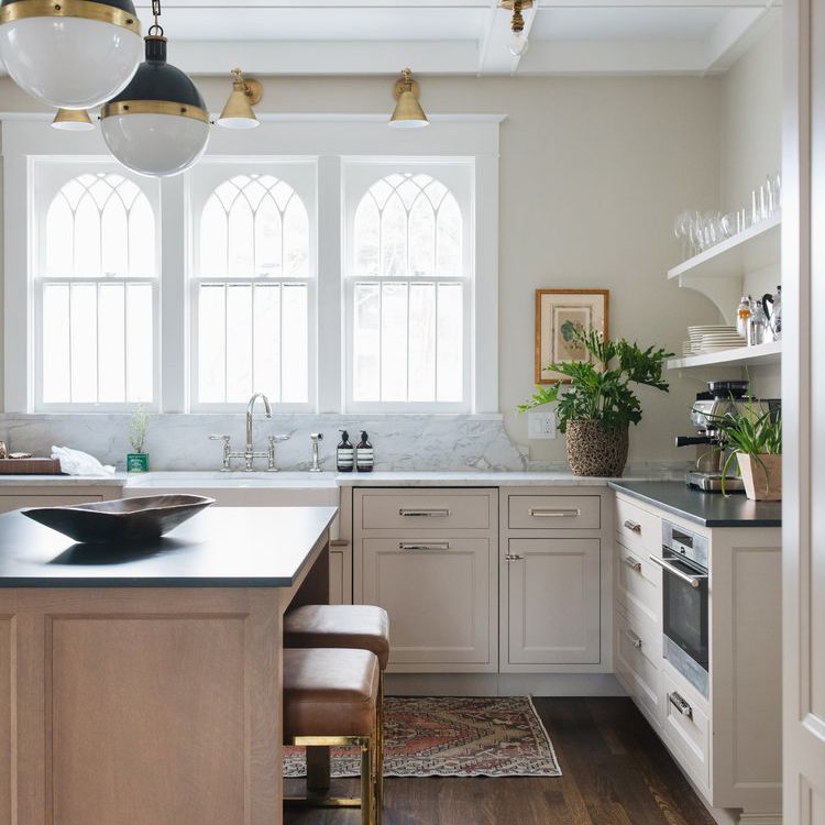 本周改造 - 从维多利亚时代到现代的牛仔裤厨房“class=