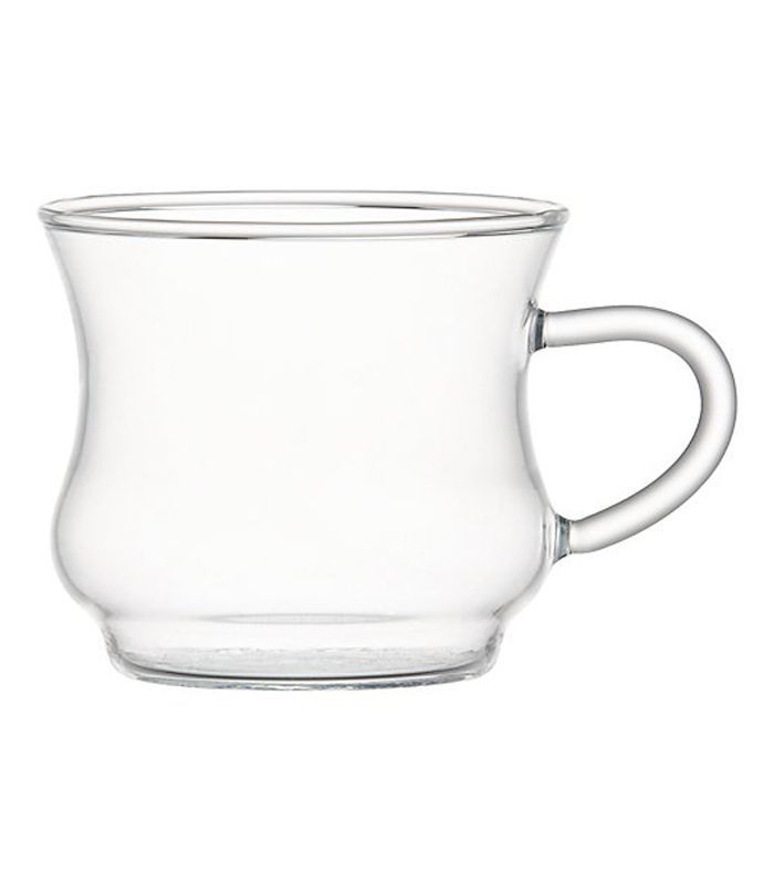 热饮料装在玻璃箱和桶里