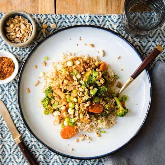 在慢炖锅泰国咖喱花生