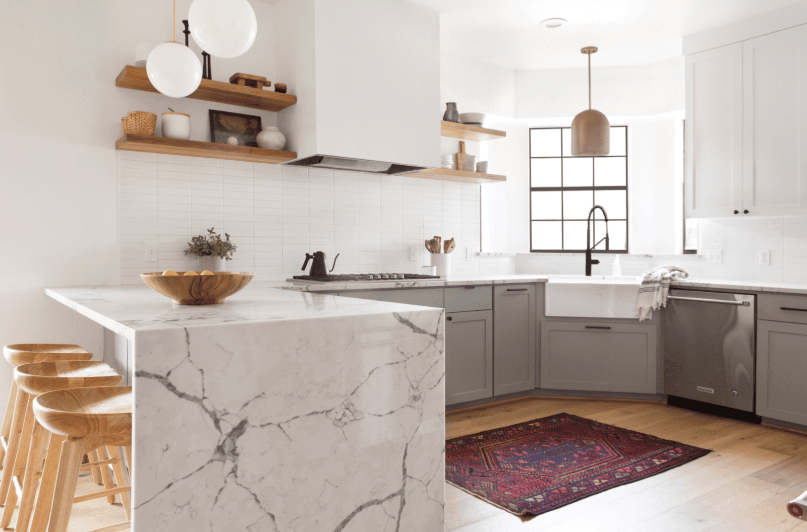 最好的厨房理念 - 大理石台面瀑布