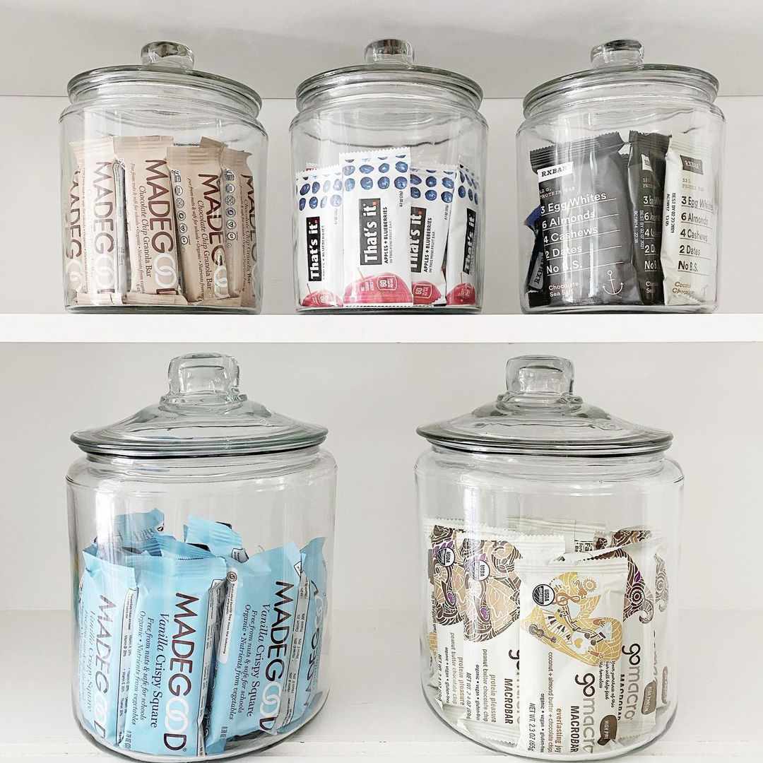 罐子里装着酒吧