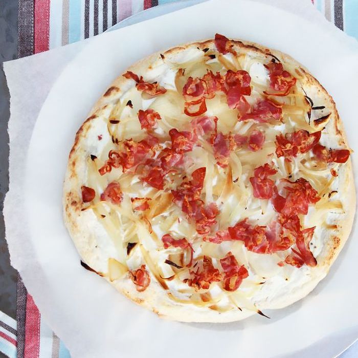 经典的法式食谱 - 火焰馅饼