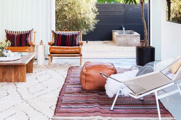 客厅有一个放荡不羁的地毯