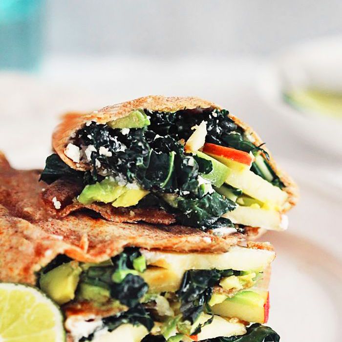 羽衣甘蓝，苹果和鳄梨卷