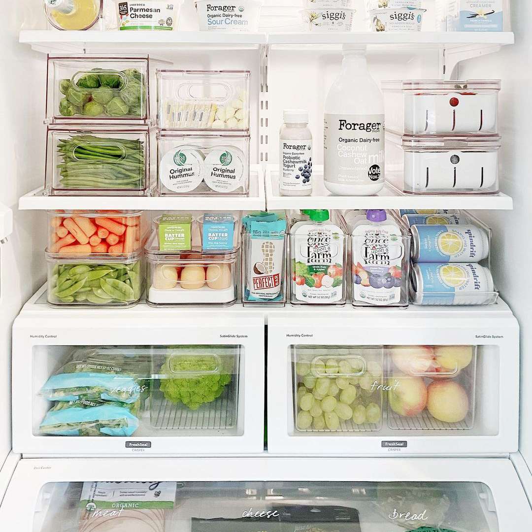 冰箱有干净的储存容器