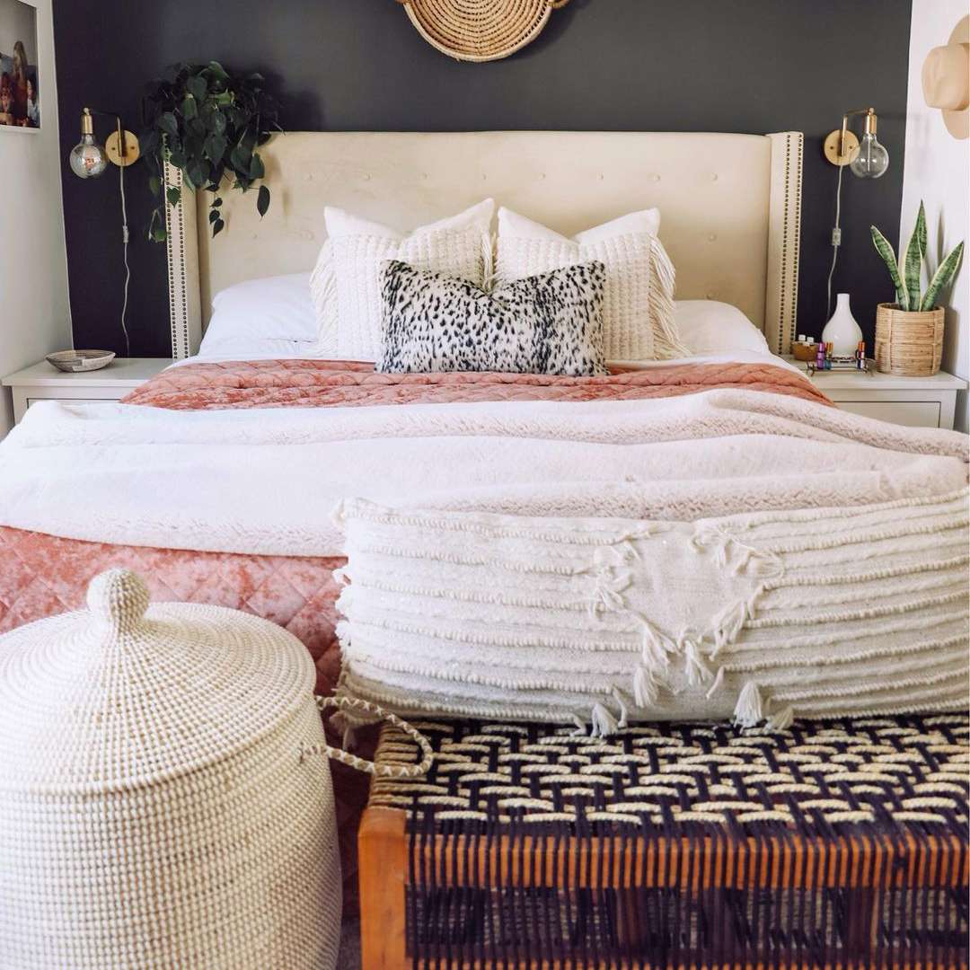 黑色和波西米亚风格的卧室