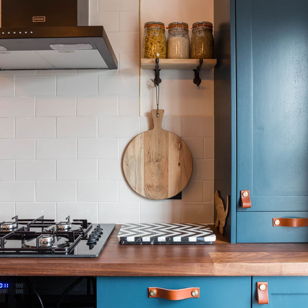 蒂尔厨柜用木菜板。