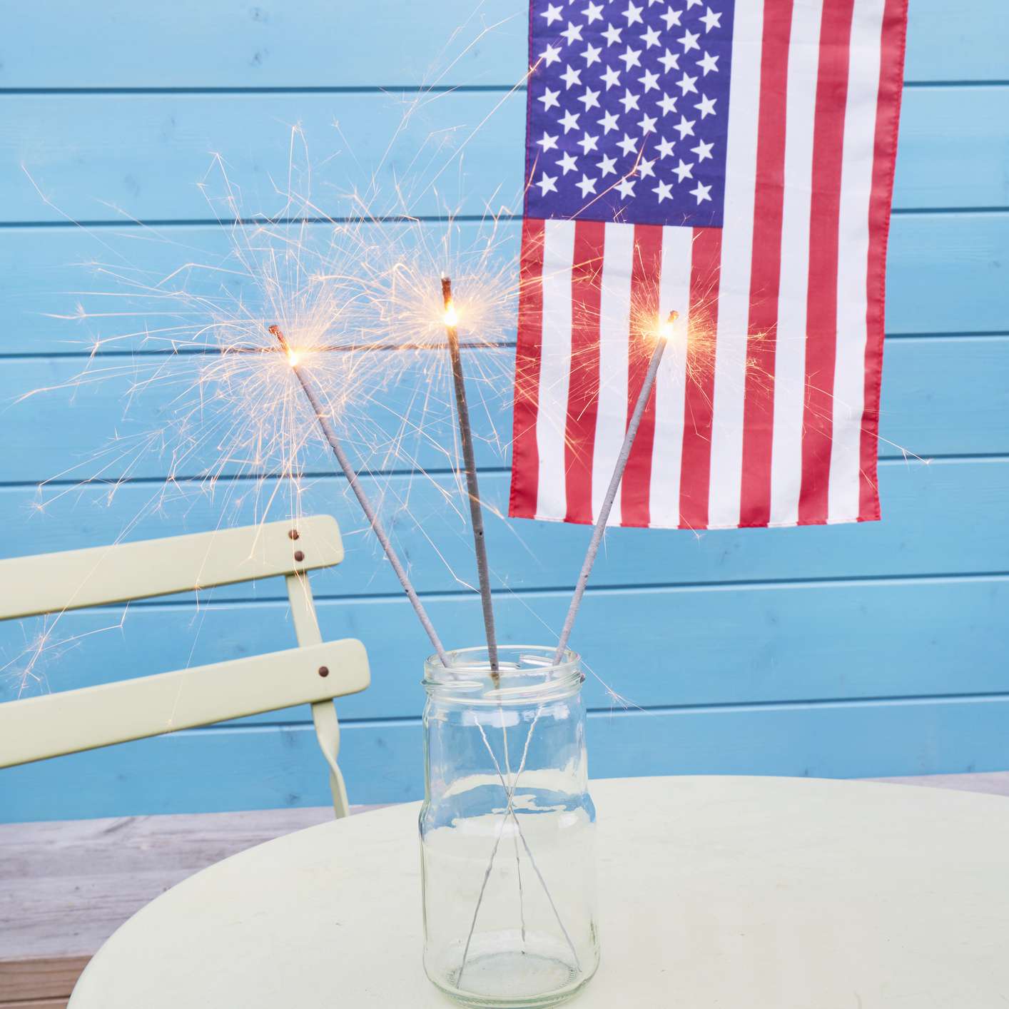 有火花的美国国旗