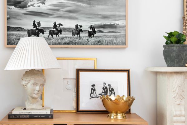 有大型艺术品的公寓。