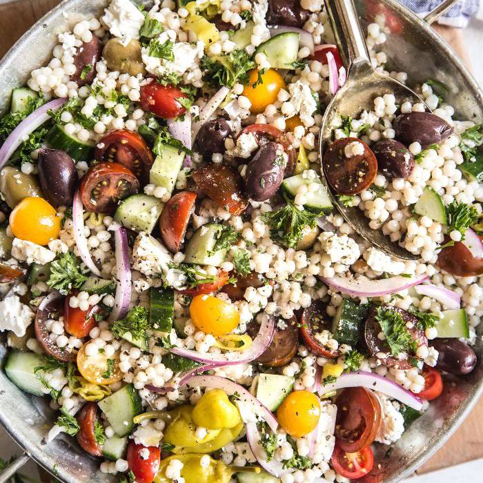 用来做披萨的地中海蒸粗麦粉沙拉