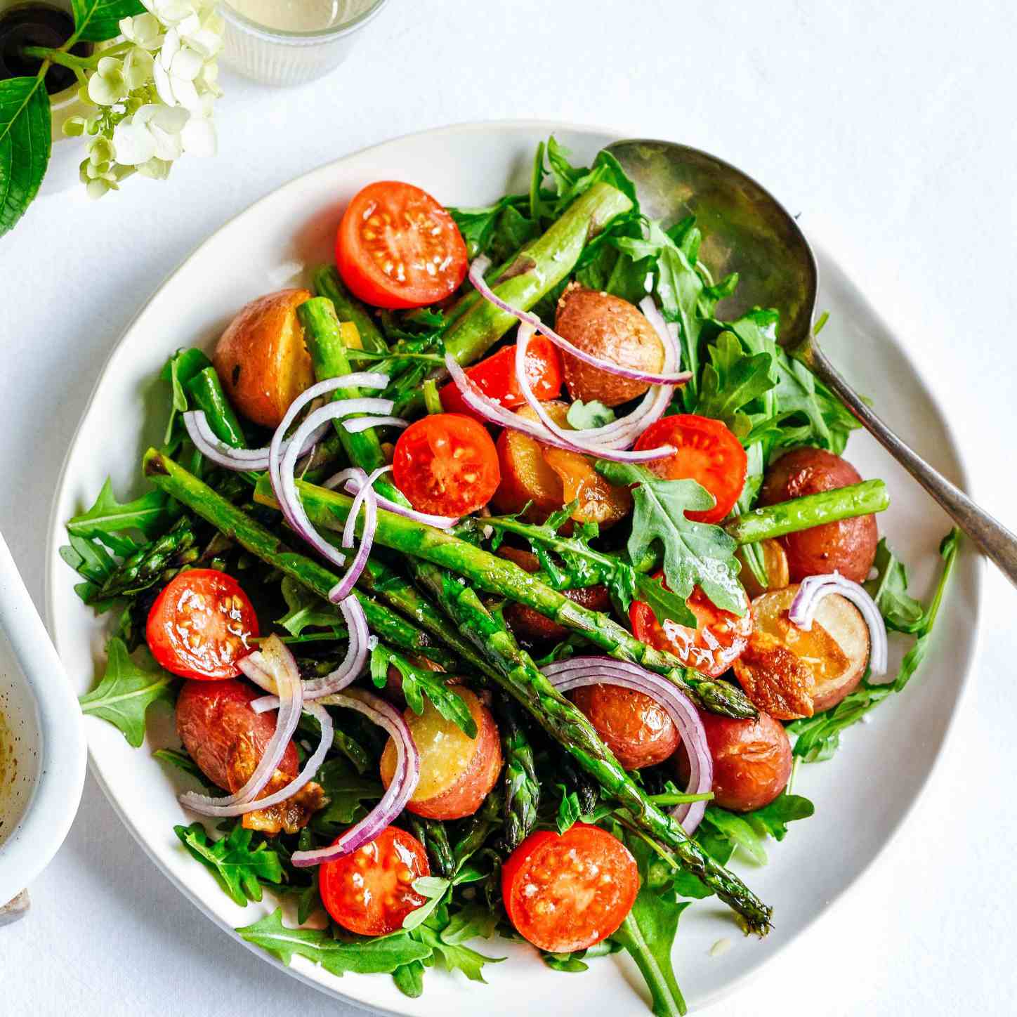 烤芦笋及婴儿红土豆沙拉“class=