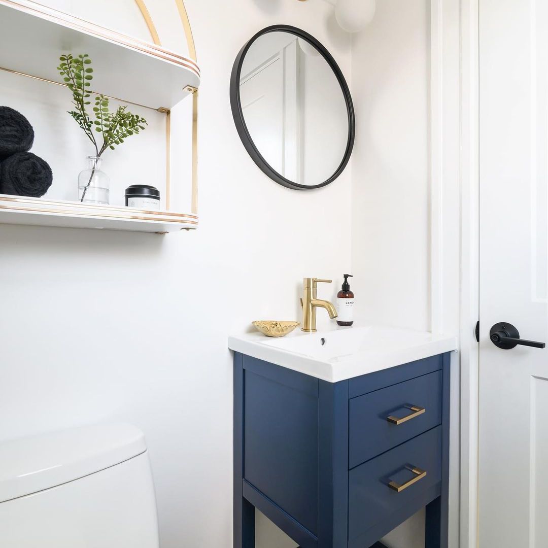 浴室蓝色梳妆台