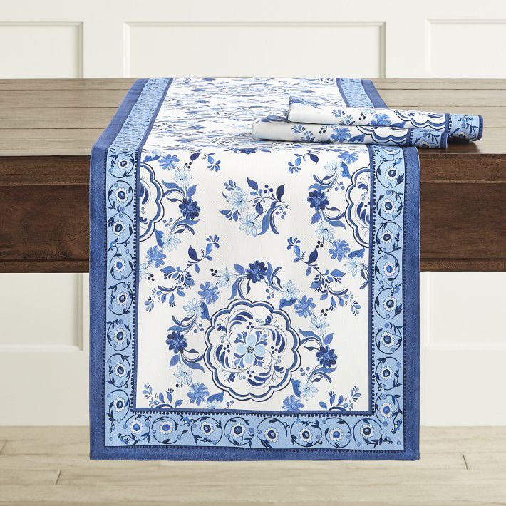 艾琳·兰黛为威廉姆斯·索诺玛·塞维利亚跑表员