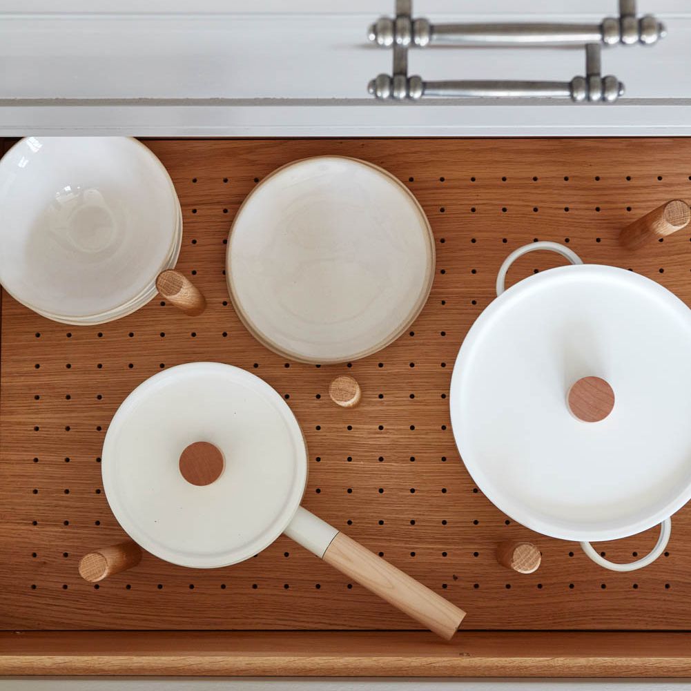 用木头做衬里的厨房抽屉