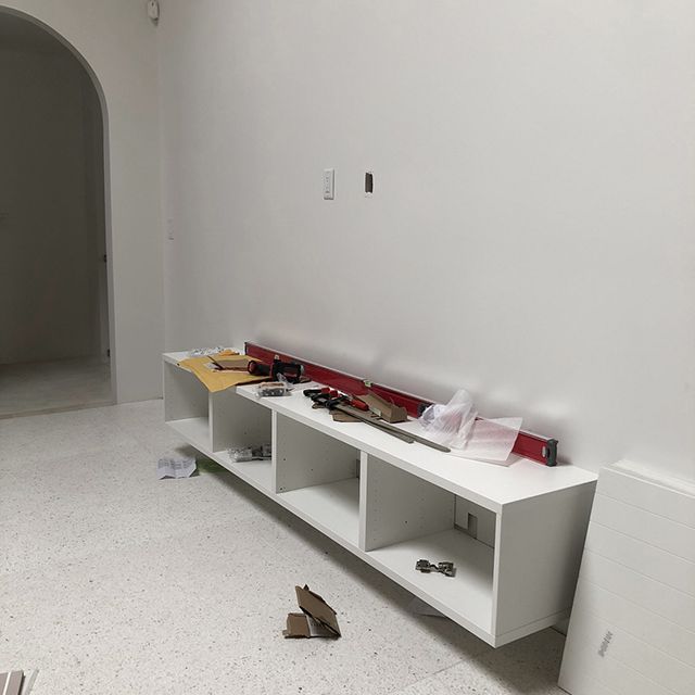 从宜家组装Besta单元。